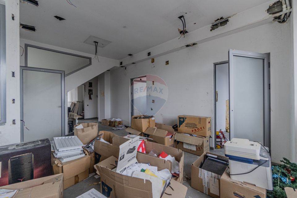 Cladire de 902 mp utili de vânzare, zona Grivitei - DN 13, COMISION 0