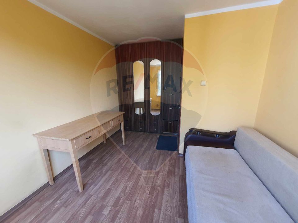 Apartament 2 camere de vanzare la L-uri, in Micro 19