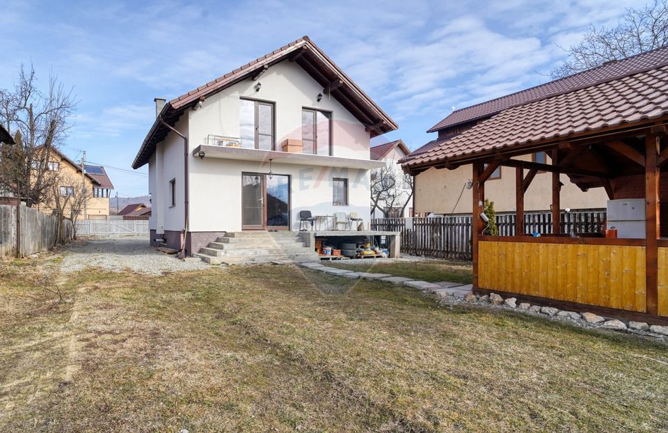 5 room House / Villa for sale, Est area