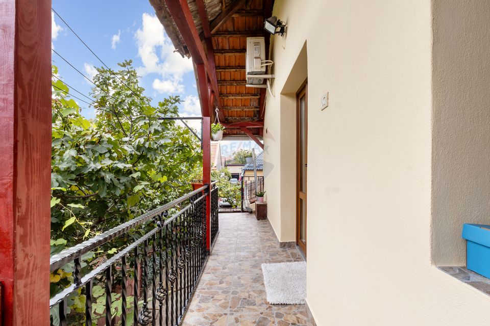 Apartament cu 3 camere la casa de vanzare in Bujac