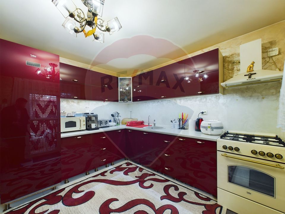 Casă / Vilă 5 camere + Mansarda Foarte Spatioasa