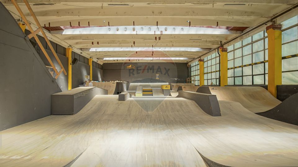 Spațiu comercial de 2,491mp de vânzare în zona Bartolomeu