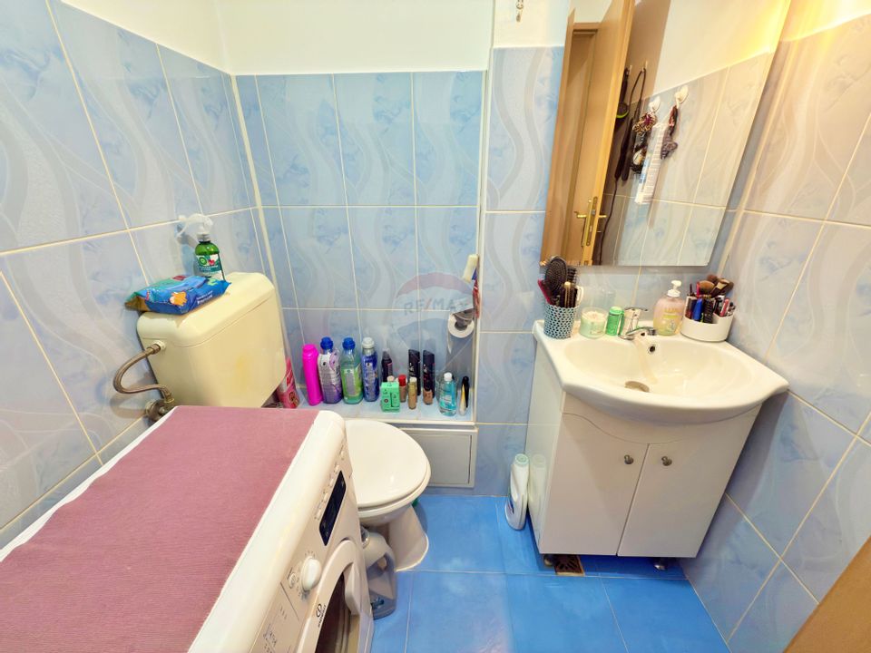 Apartament cu 3 camere de vânzare în zona Micalaca