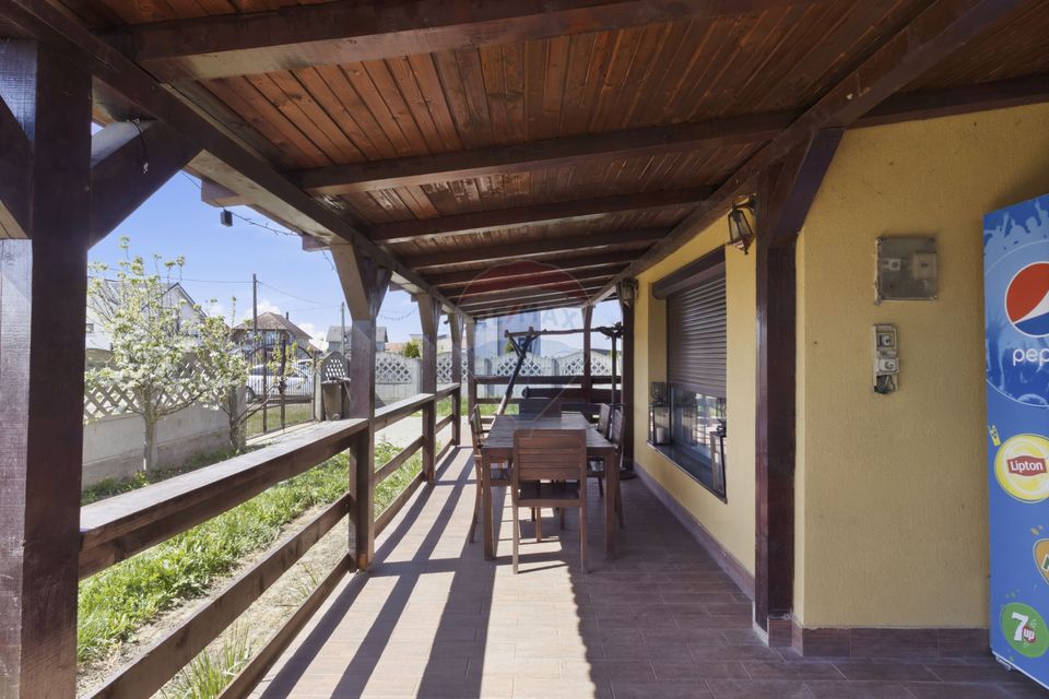 Casă cu 5 camere de inchiriat in Sofronea,Arad