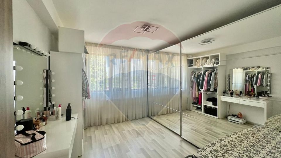 Apartament cu 3 camere si balcon - zona Bd. Laminorului