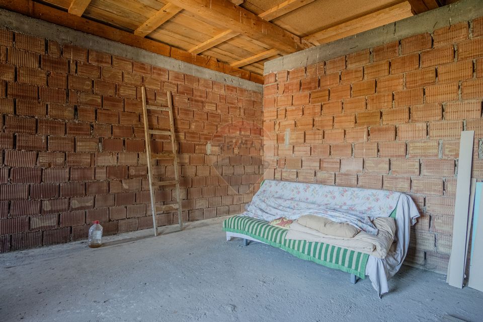 Casa de vanzare 7 camere | CURTE 953 mp | Colonia 1 Mai | COMISION 0 |