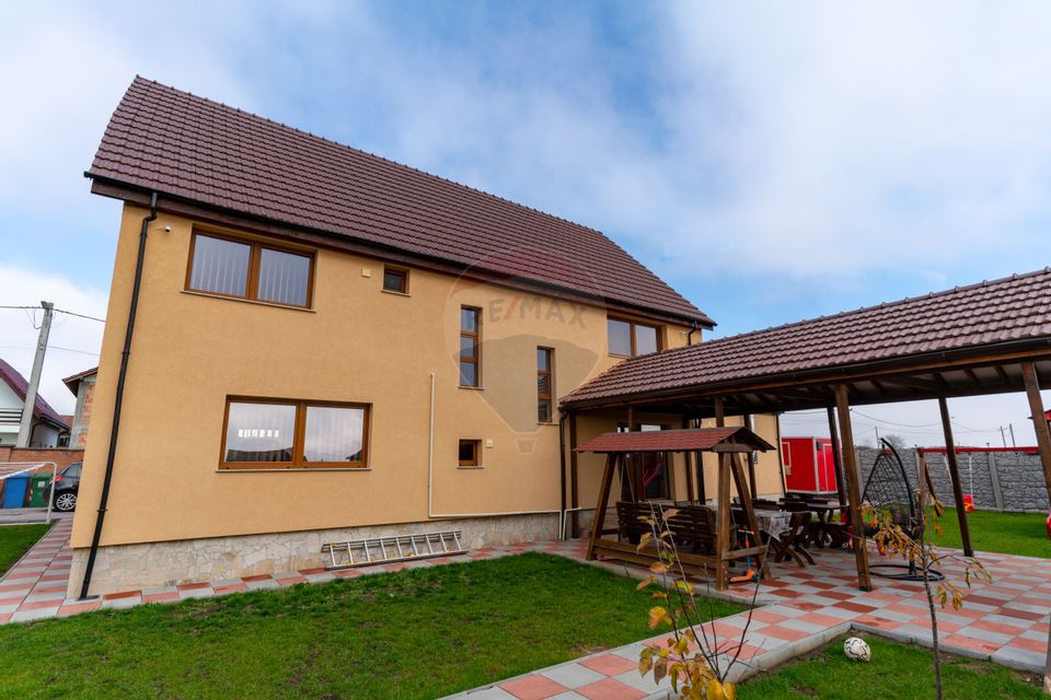 Special villa, 6 rooms , Simeria, jud. Hunedoara