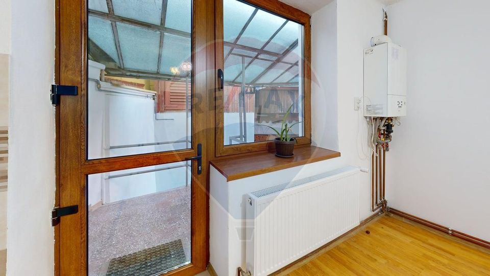 Casă cu 3 camere de vânzare Calea Dumbravii