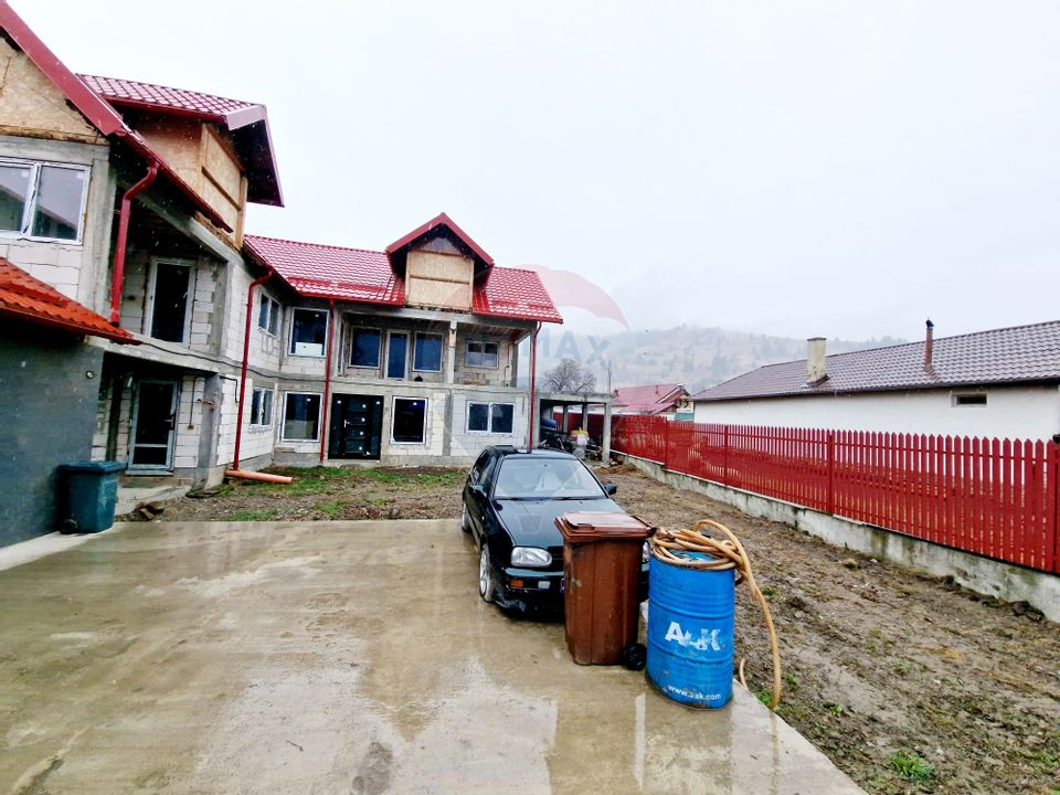 8 room House / Villa for sale