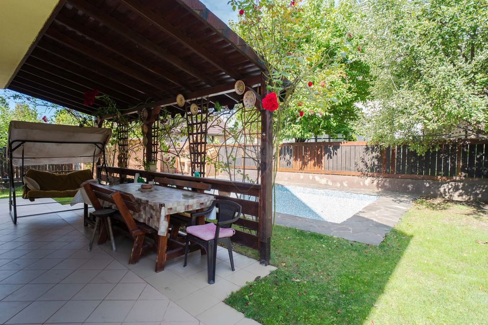 Casă cu Piscină de Vânzare, 500mp Teren, Str. Victoriei-Valea Lupului