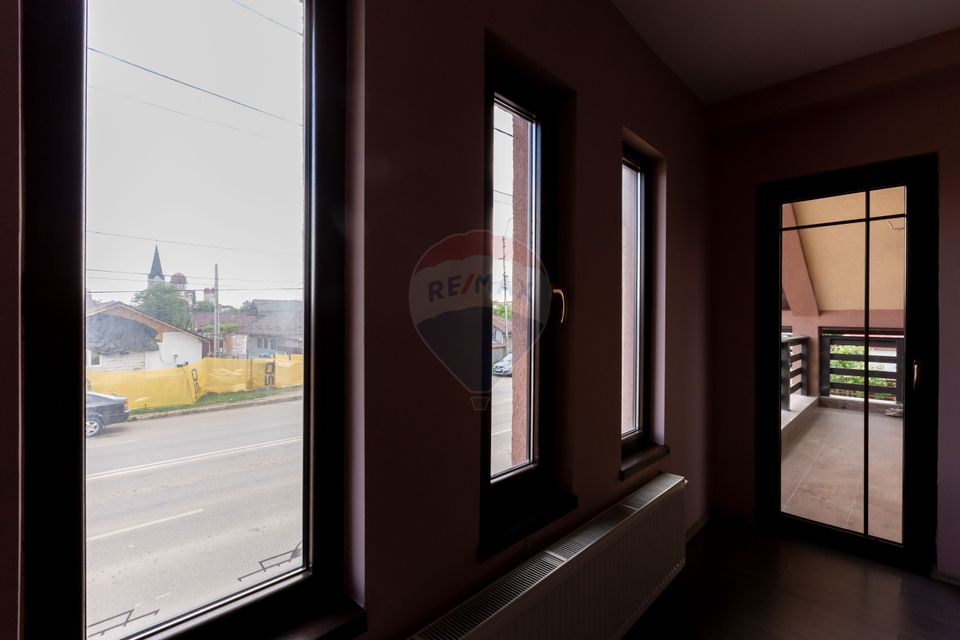 10 room House / Villa for sale, Serbanesti area
