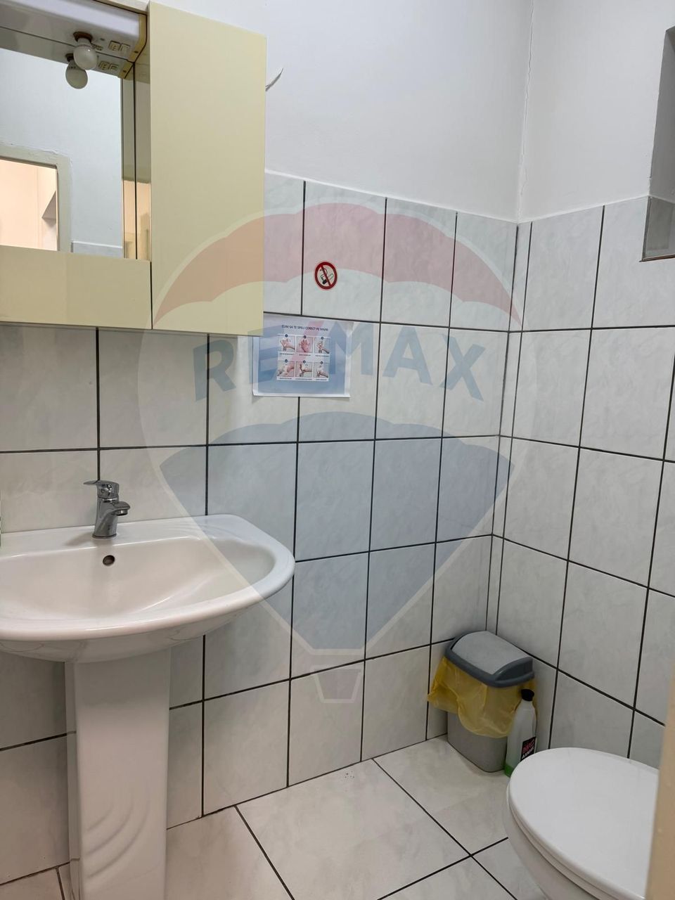 96sq.m Commercial Space for rent, Central area