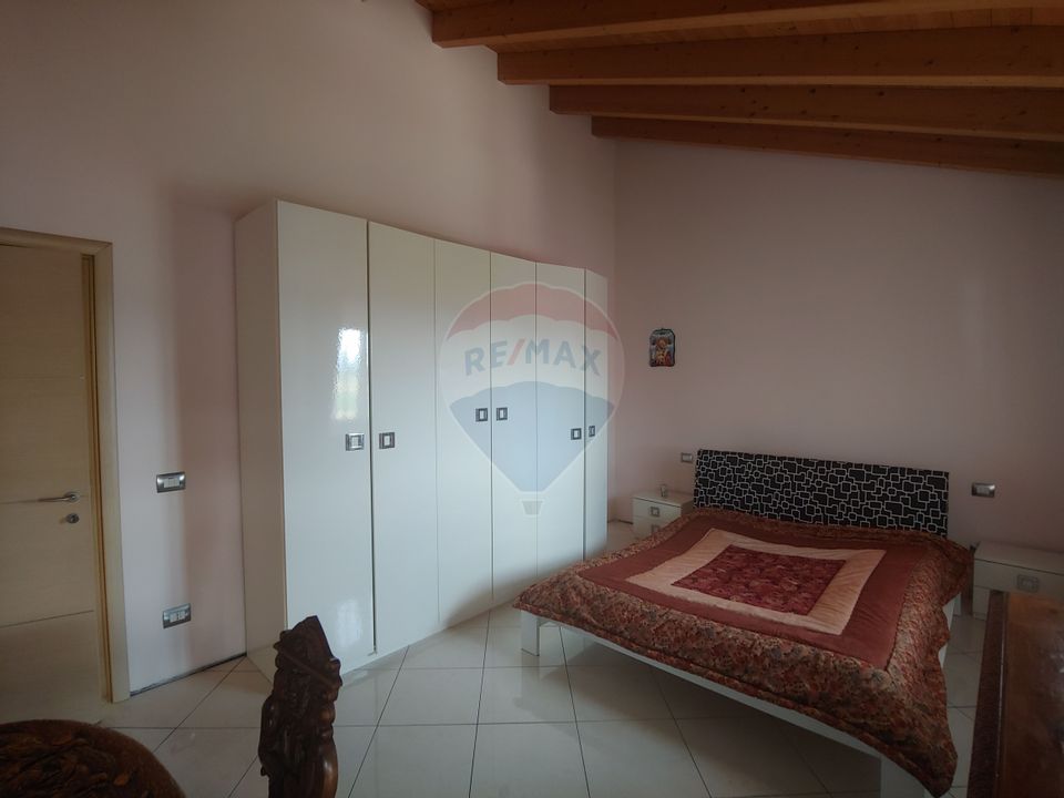 Casă / Vilă de lux cu 5 camere de vânzare în Vadu Moldovei, Suceava