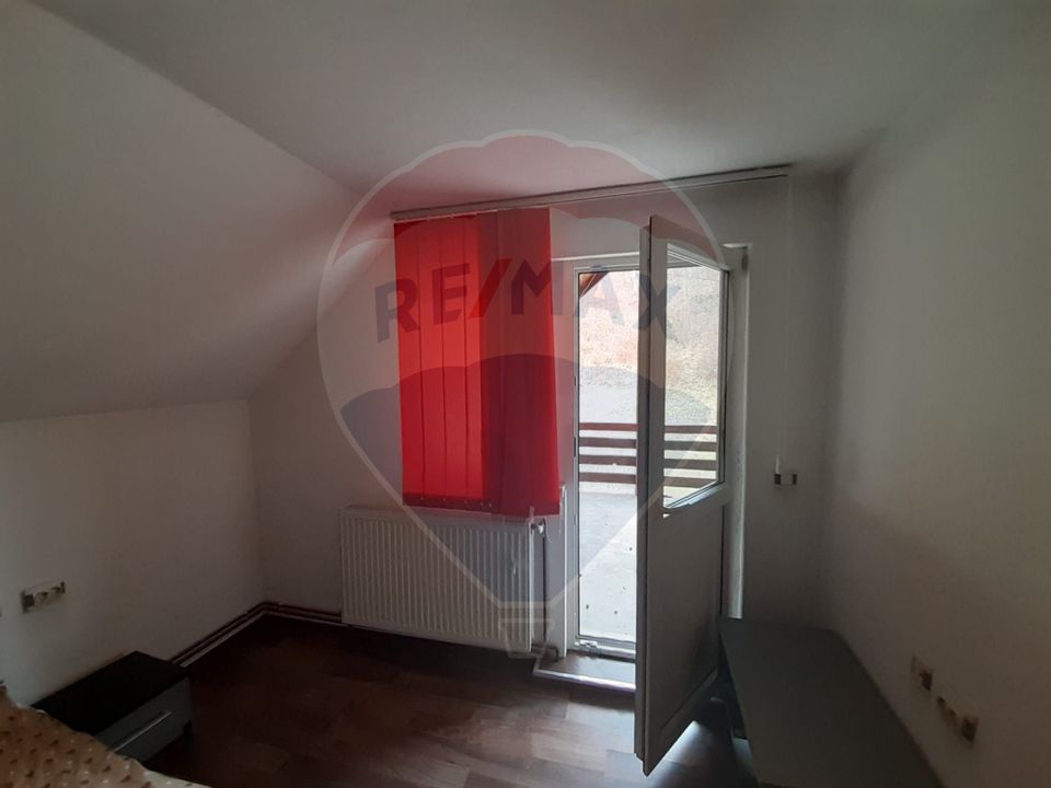 Casă / Vilă cu 7 camere de vânzare în zona Bran-Tohanita