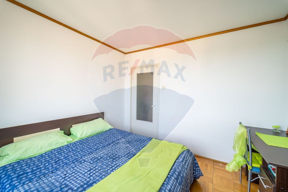 Apartament cu 3 camere de închiriat în zona centrala
