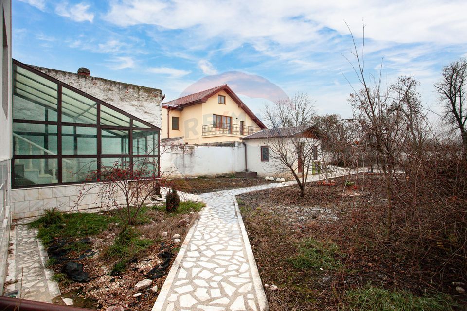 6 room House / Villa for sale, Crisan area