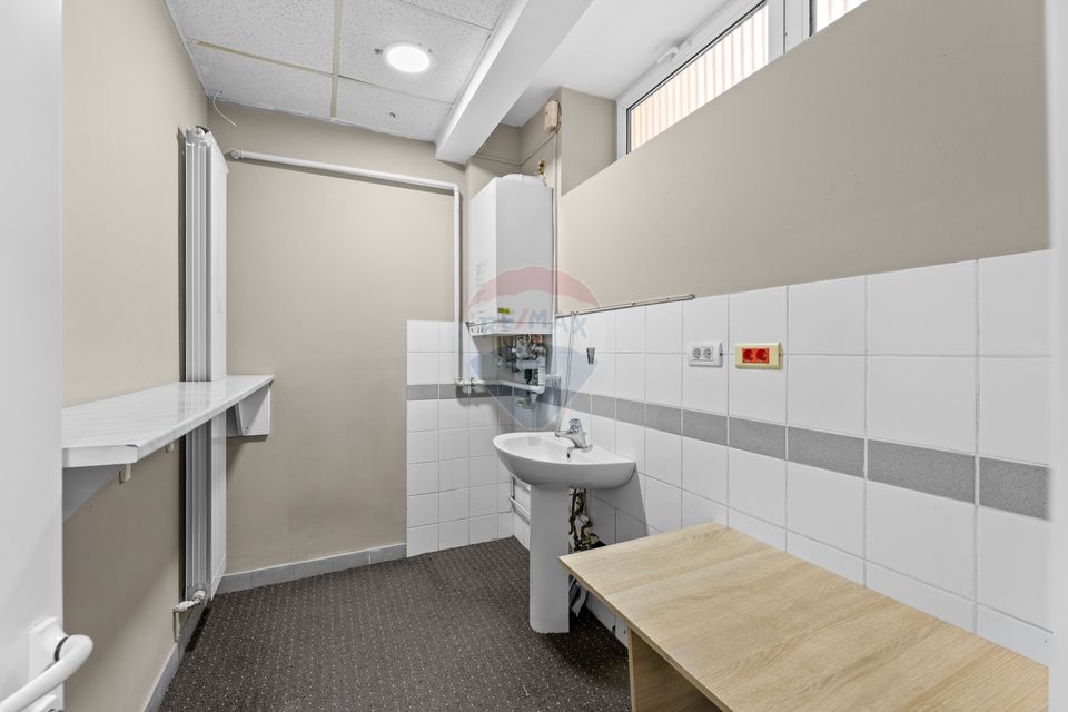 140sq.m Commercial Space for rent, Central area