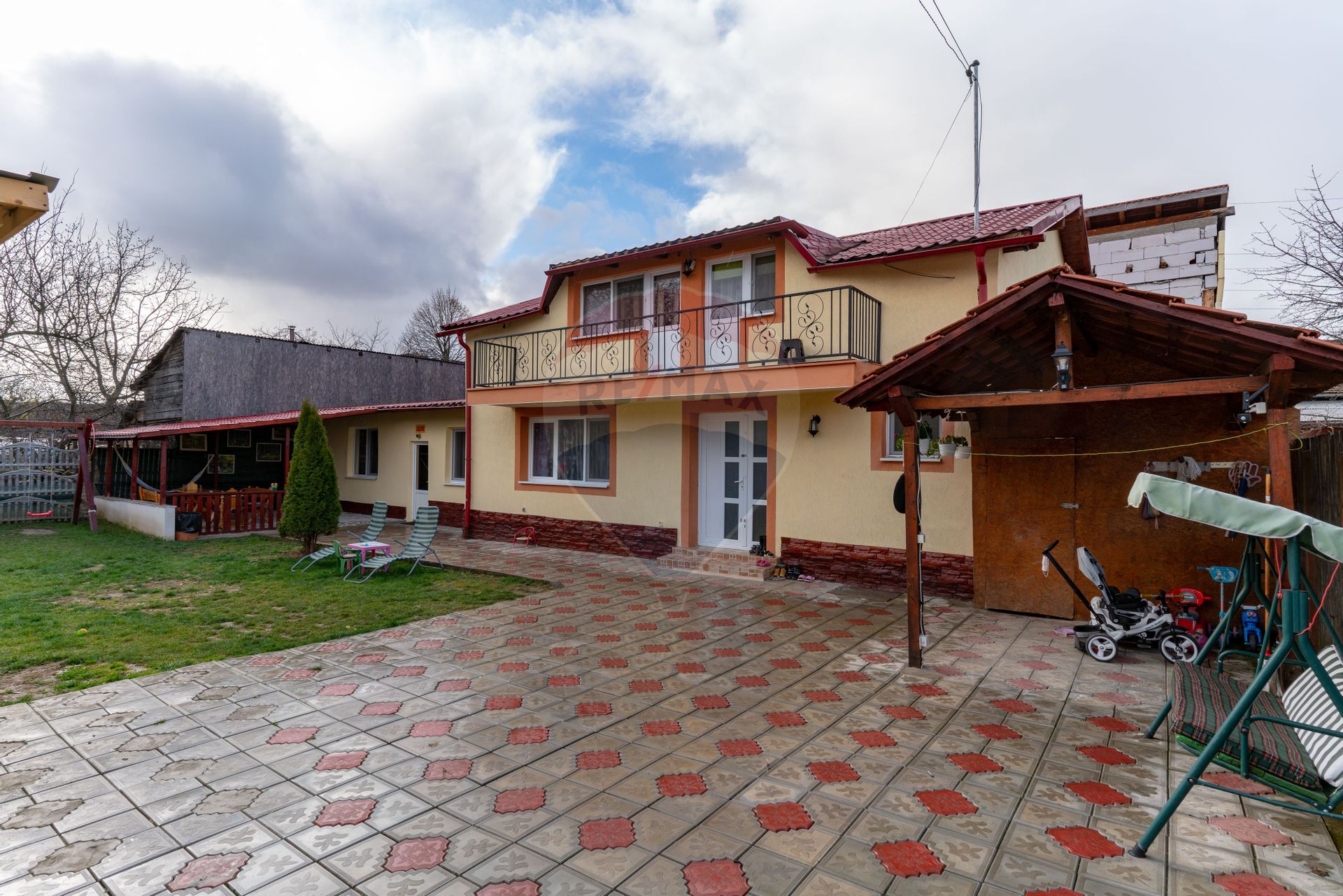 Casavila 6 camere vanzare in Hunedoara, Central