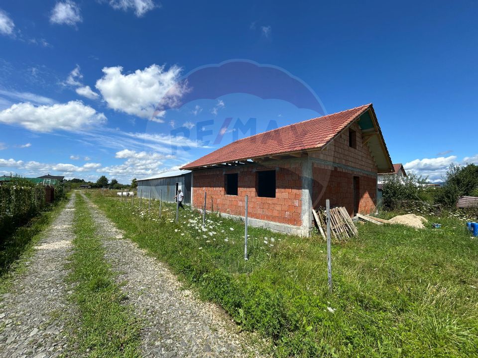 Casa 90m2 cu hala 120 m2 si 8 ari de teren de vanzare in CATALINA