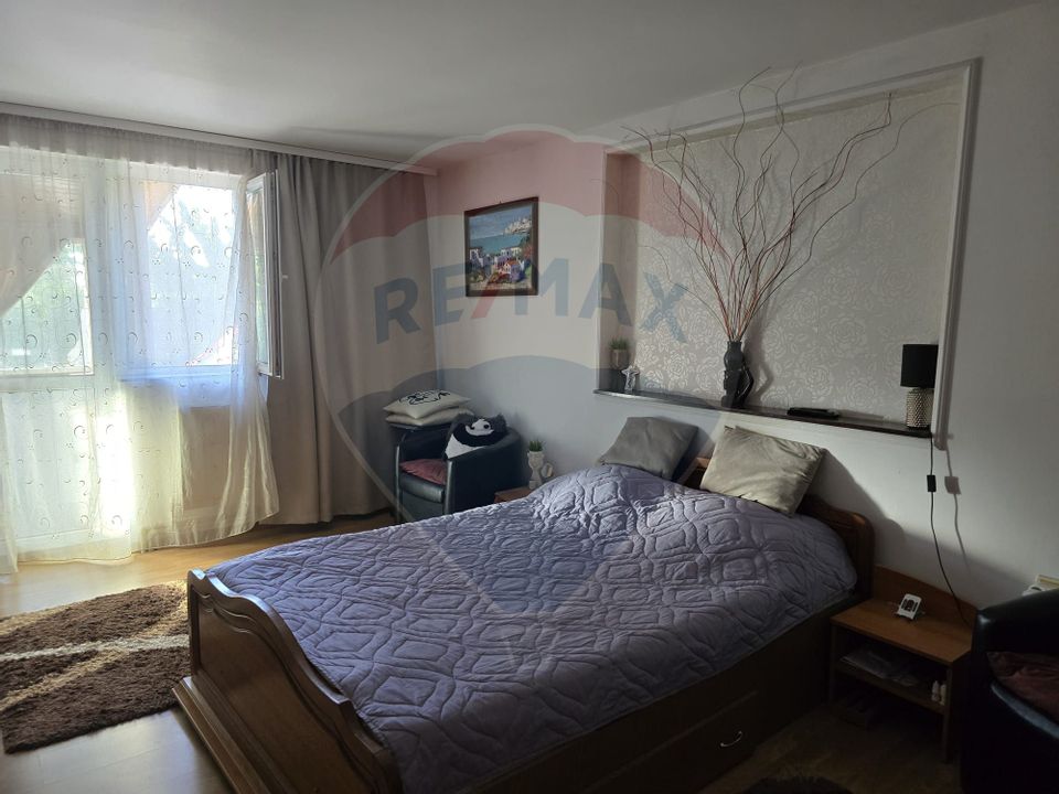 Casă / Vilă cu 5 camere de vânzare în zona George Enescu