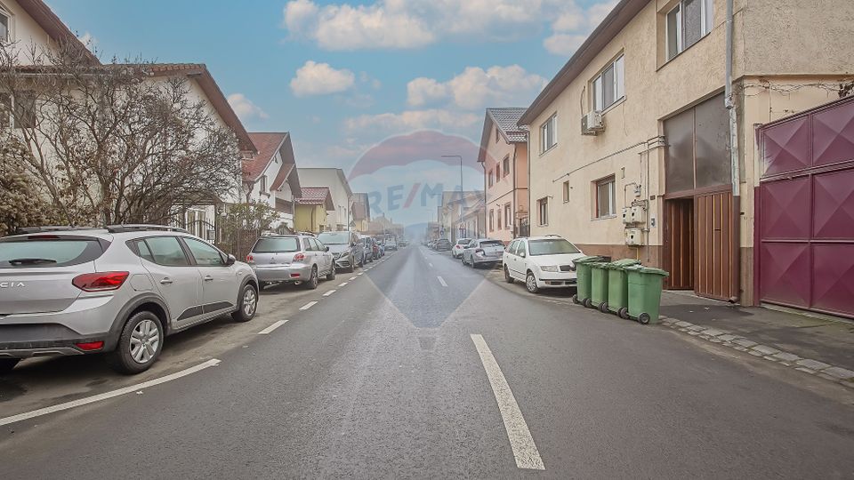 4 room Apartment for sale, Tractorul area