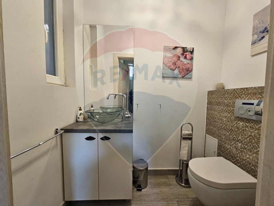 Inchiriez apartament superb cu 4 camere în zona Ultracentral