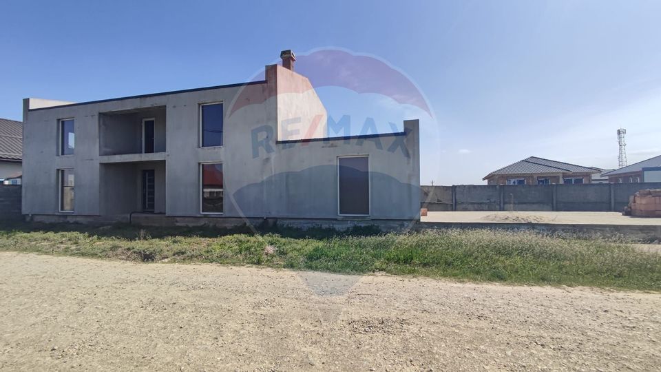 Casă cu mansarda de vanzare Osorhei, 8 km de Oradea