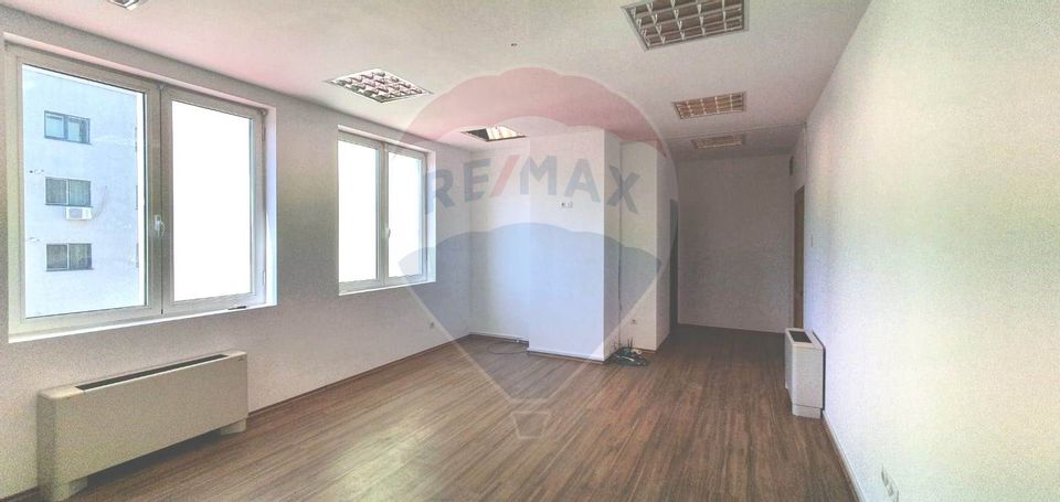 Birou de închiriat în Brașov zona centrală în clădire de birouri