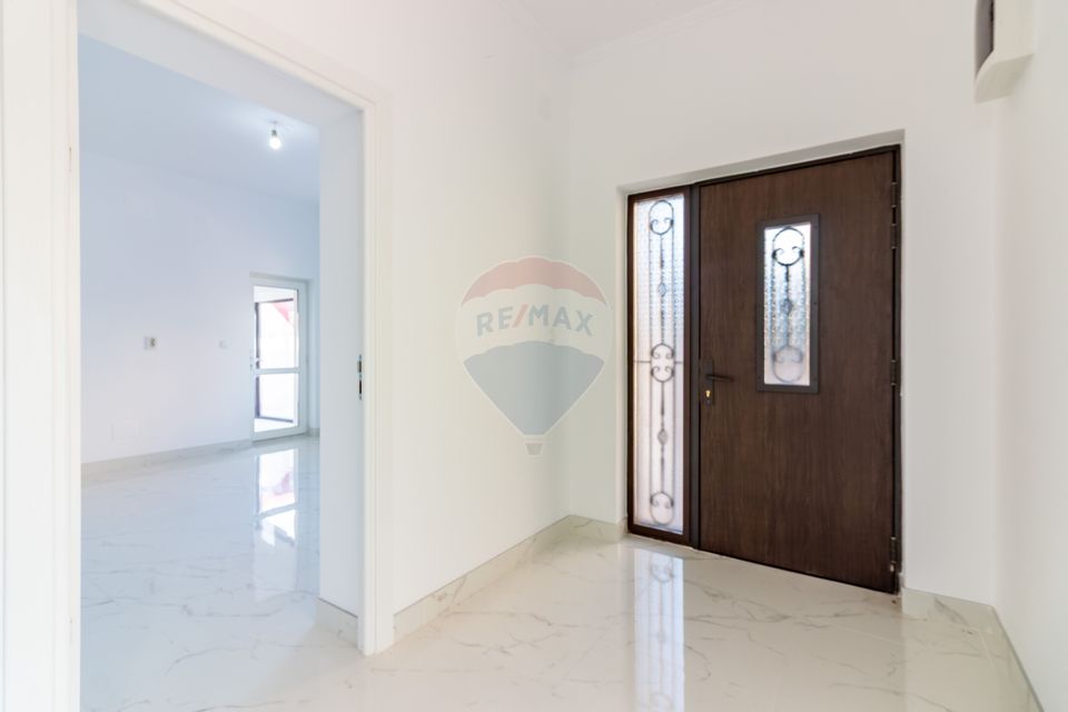 Casă / Vilă în centrul orasului Buftea, autobuz, hipermarket, piata