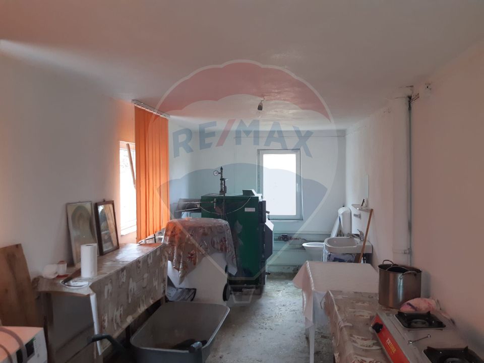 Casă / Vilă cu 7 camere de vânzare în zona Bran-Tohanita