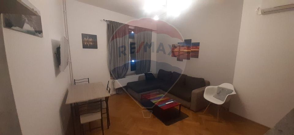 Apartament cu 4 camere de vânzare Sala Palatului