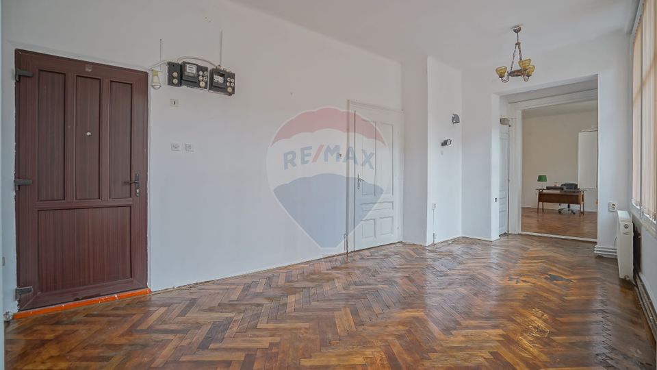 Investiție Centrul Istoric! Apartament 4 camere, 2 băi, 2 intrări