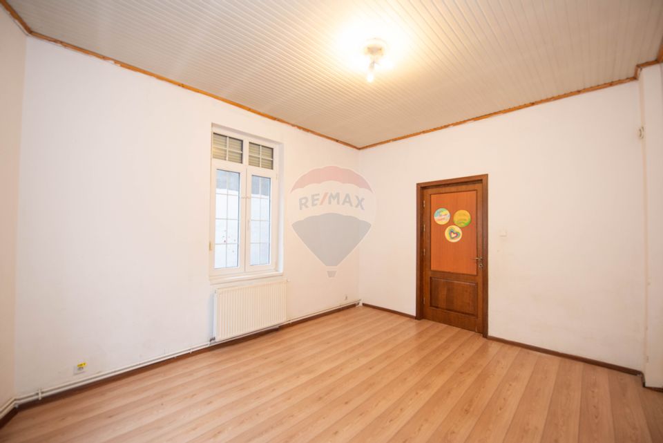 Vila interbelica cu 6 camere de vanzare, 99 mpu, Parc Cismigiu