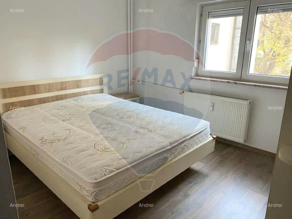 Apartament de inchiriat 4 cam în zona Stefan cel Mare