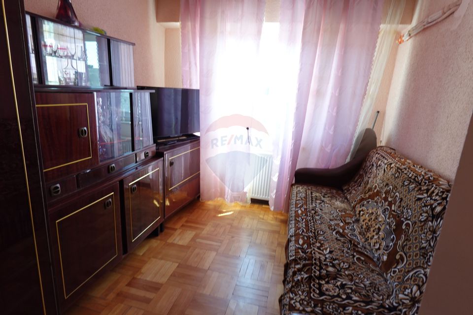 Apartament cu 3 camere de vânzare