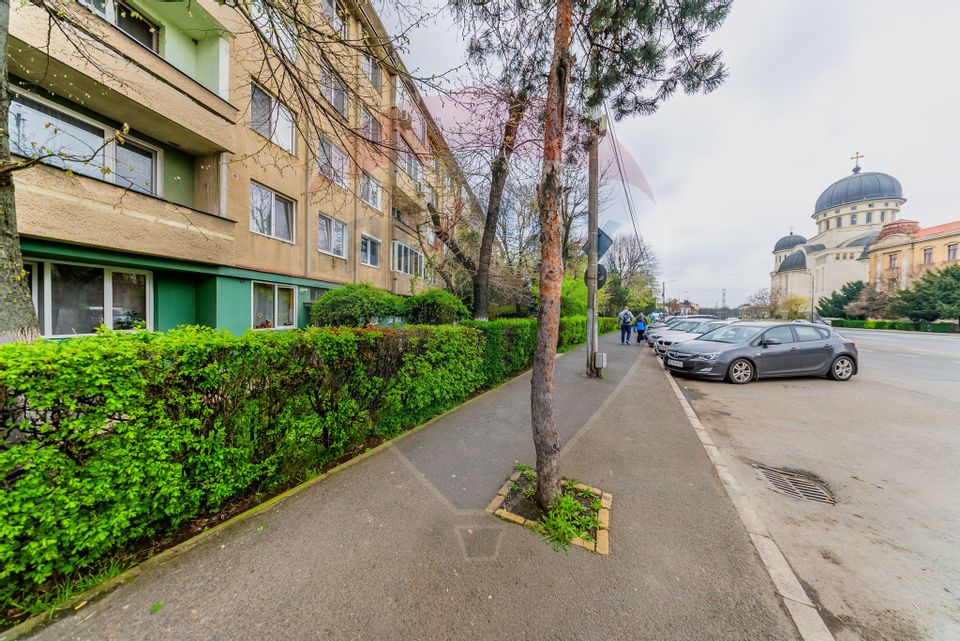 Apartament cu 3 camere la etajul 2 în zona Podgoria