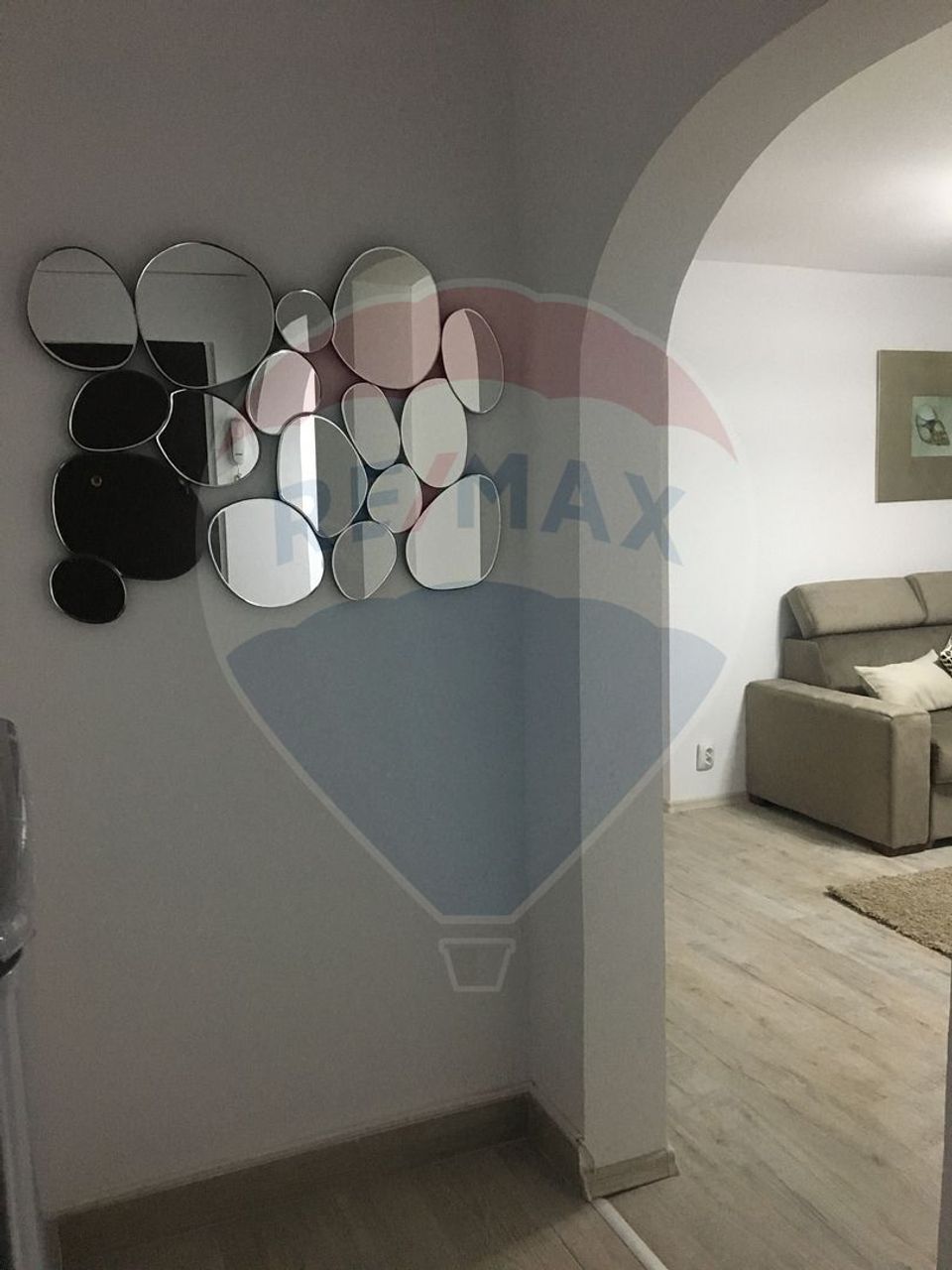 Apartament cu 2 camere de vânzare în zona Victoriei- Titulescu