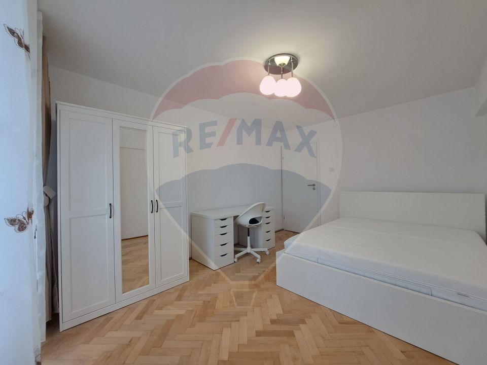 Apartament cu 3 camere de închiriat în zona Unirii