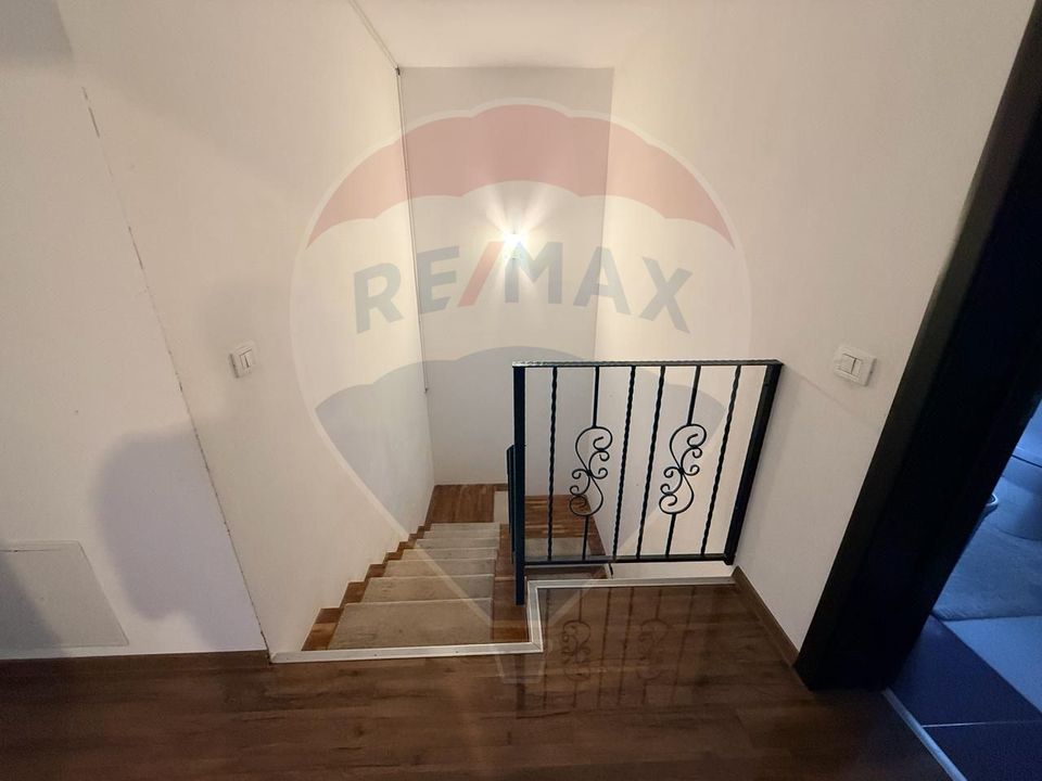 Casă / Vilă cu 4 camere de vânzare in Sanpetru