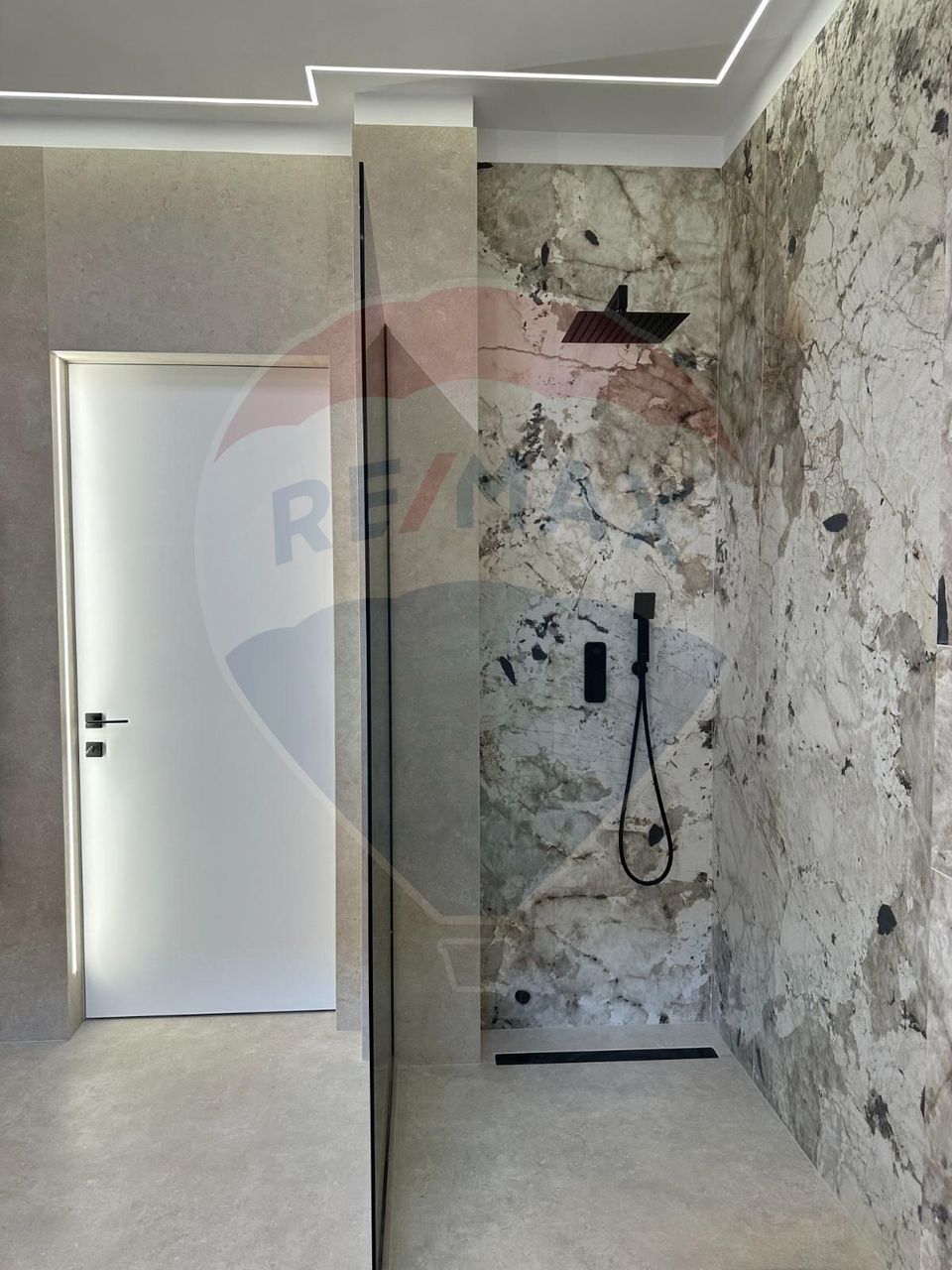 Vila moderna de inchiriat cu 5 camere, prima inchiriere