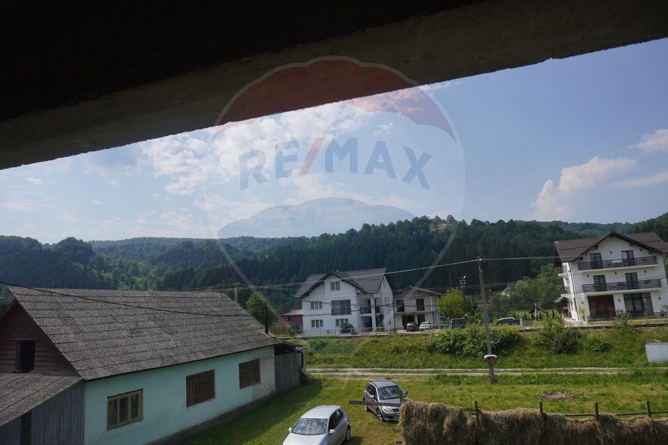 Casă cu 5 camere de vânzare, Moisei