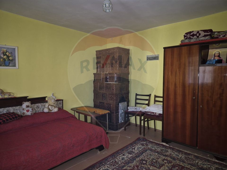 Casă de vânzare cu 4 camere si anexe in  Horgești-Recea