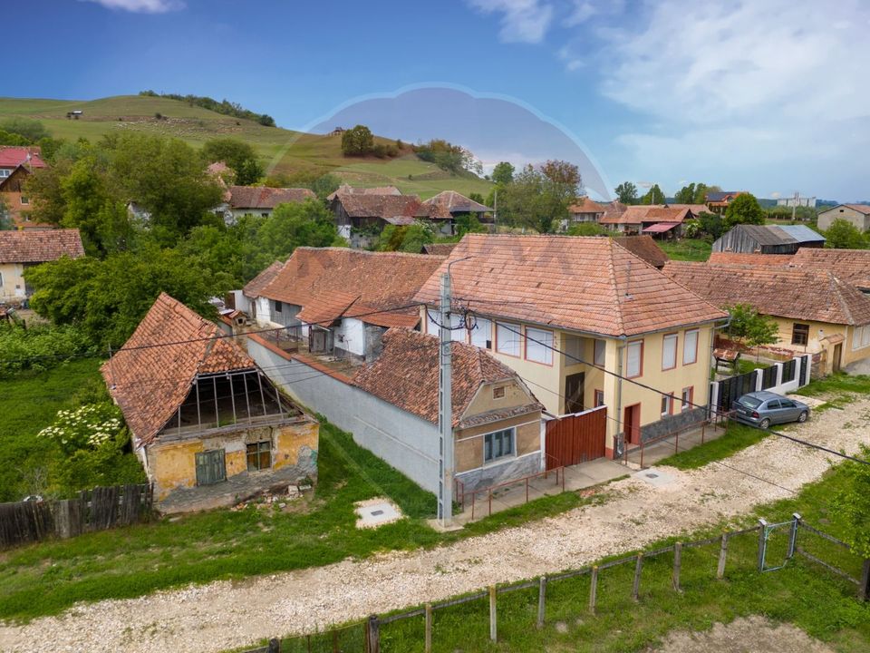 Casă de vacanta, cu annexe si pomi fructiferi, Ungra!