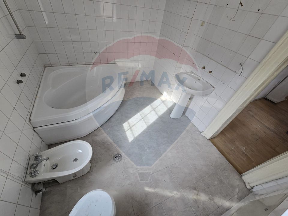 DE VANZARE Casă / Vilă cu 11 camere de vânzare în zona Parcul Carol