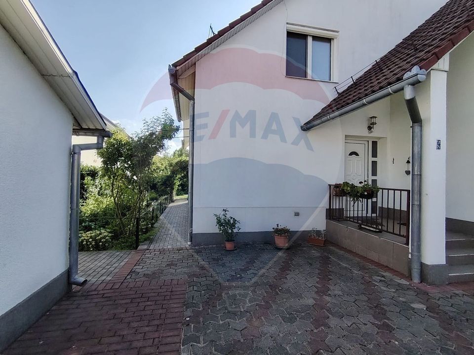 8 room House / Villa for sale, Central area