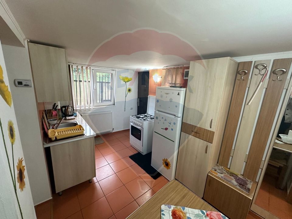 Casă / Vilă de vânzare - 8 camere, tip Pensiune, Bușteni