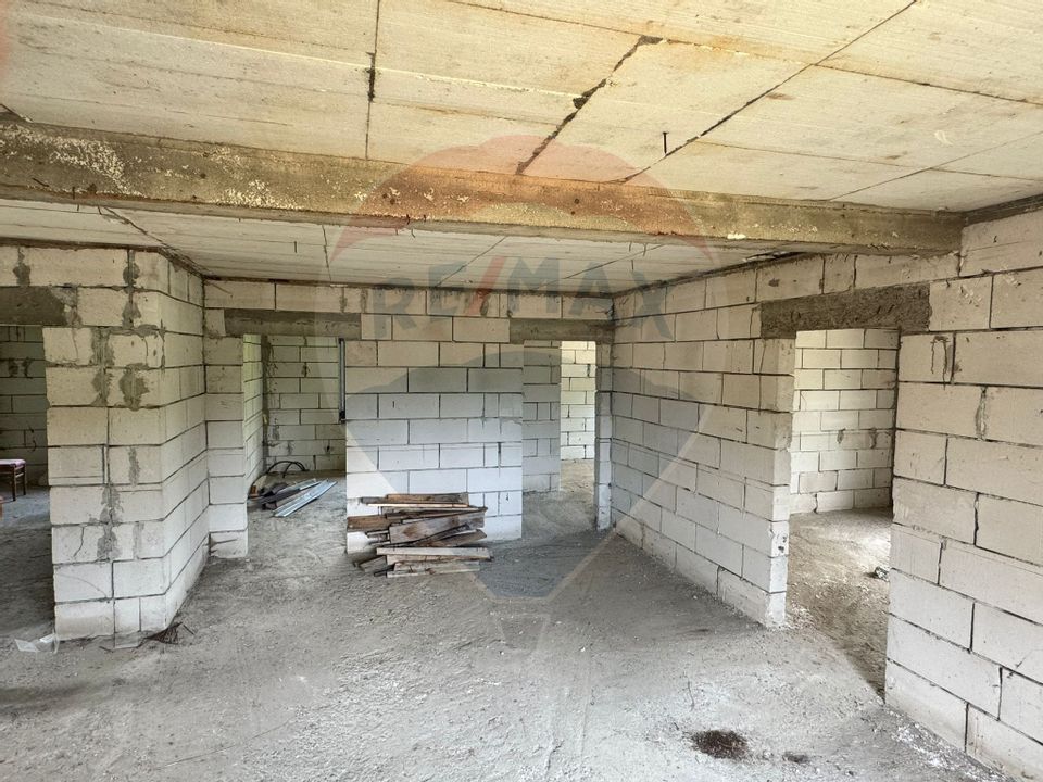 Casă / Vilă cu 7 camere de vânzare