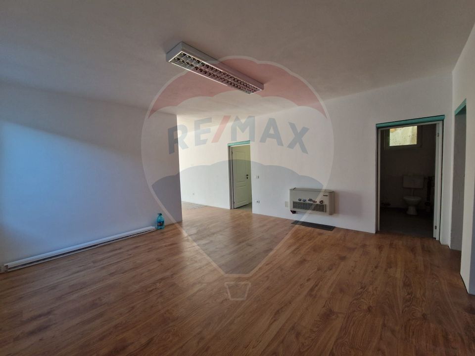 Casă NOUA /  8 camere / Filiasi / zona Piata