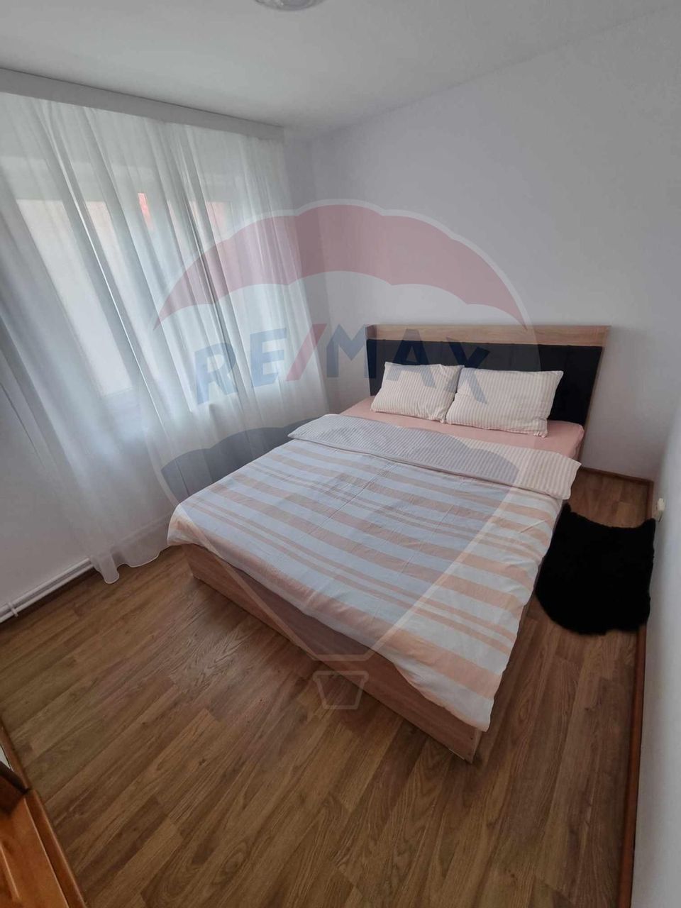 Apartament cu 3 camere de vânzare în zona Central Radauti