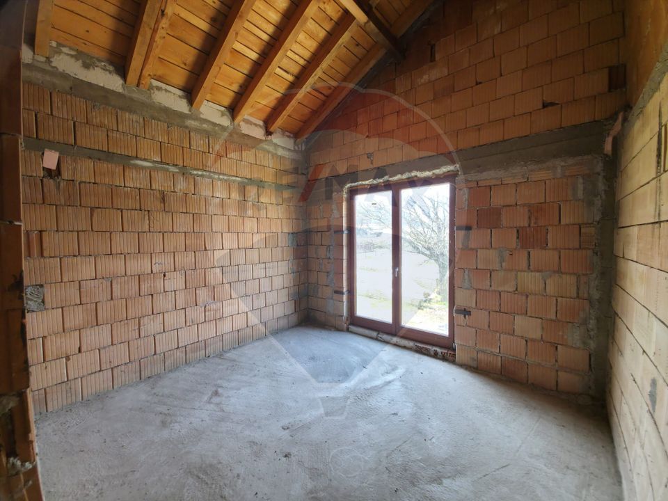 Teren intravilan + casă la roșu de vânzare – Vădurele, jud. Neamț